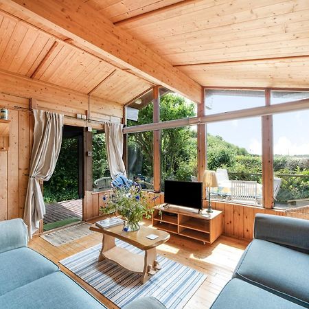 Scandinavian Style Lodge In Rock Wadebridge Exterior foto